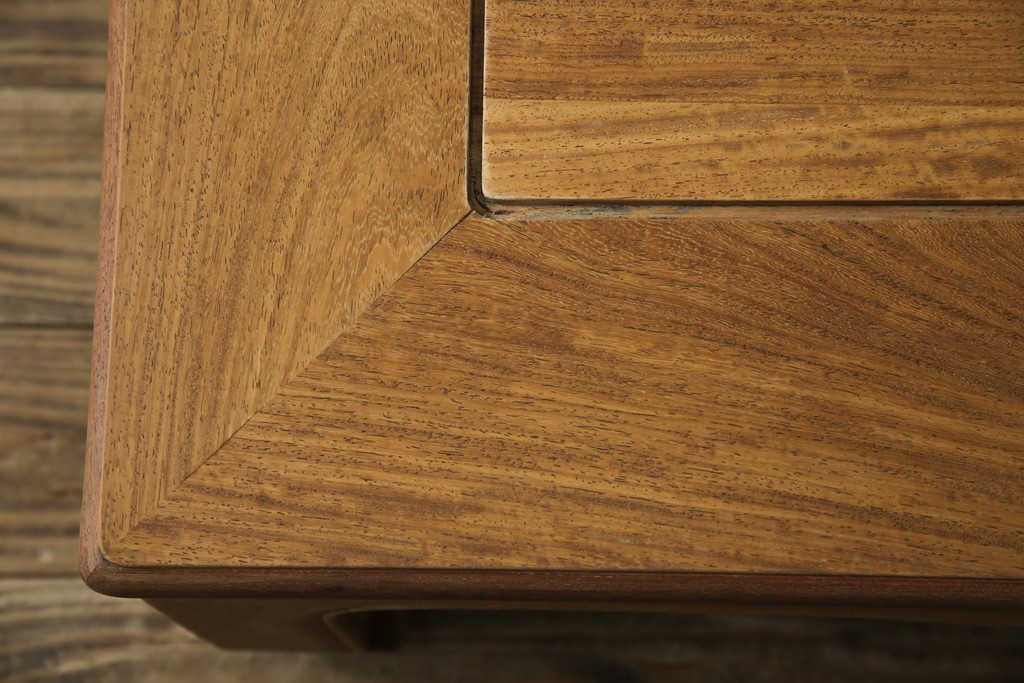 中古　伝統工芸品　大阪唐木指物　中澤唐木　尾崎作　花梨(カリン)材　和モダンな空間づくりにおすすめの座卓　(R-076657)