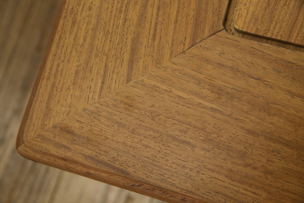 中古　伝統工芸品　大阪唐木指物　中澤唐木　尾崎作　花梨(カリン)材　和モダンな空間づくりにおすすめの座卓　(R-076657)