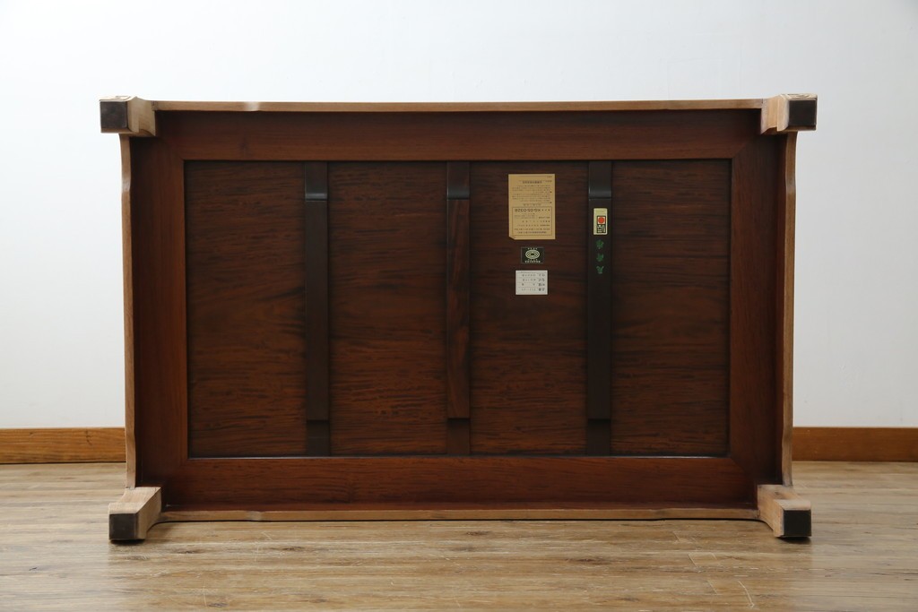 中古　伝統工芸品　大阪唐木指物　中澤唐木　尾崎作　花梨(カリン)材　和モダンな空間づくりにおすすめの座卓　(R-076657)