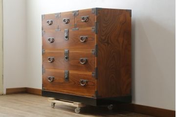 中古　岩谷堂箪笥　伊勢丹オリジナルF型　漆塗り　美しい杢目と手打ち金具が魅力の和箪笥(整理箪笥、衣装タンス、収納たんす、引き出し、サイドチェスト)(R-076659)