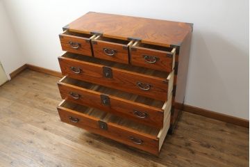 中古　岩谷堂箪笥　伊勢丹オリジナルF型　漆塗り　美しい杢目と手打ち金具が魅力の和箪笥(整理箪笥、衣装タンス、収納たんす、引き出し、サイドチェスト)(R-076659)