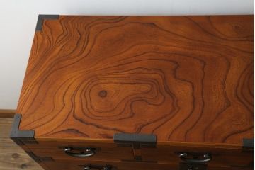 中古　岩谷堂箪笥　伊勢丹オリジナルF型　漆塗り　美しい杢目と手打ち金具が魅力の和箪笥(整理箪笥、衣装タンス、収納たんす、引き出し、サイドチェスト)(R-076659)