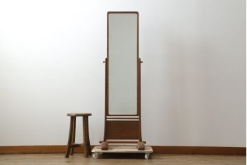 中古　美品　タモ材　落ち着きのある佇まいが魅力的な姿見(スタンドミラー、鏡)(R-076661)