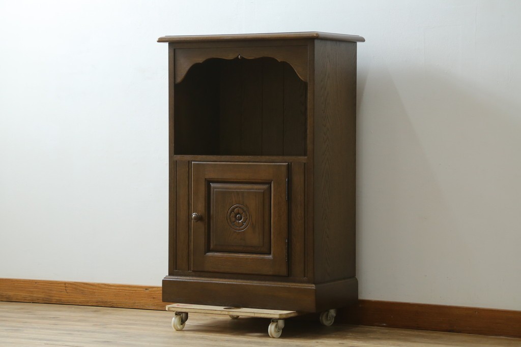中古　神戸洋家具　オーク材　彫刻入り　落ち着いた色味が魅力的な電話台　(R-076663)