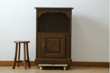 中古　神戸洋家具　オーク材　彫刻入り　落ち着いた色味が魅力的な電話台　(R-076663)
