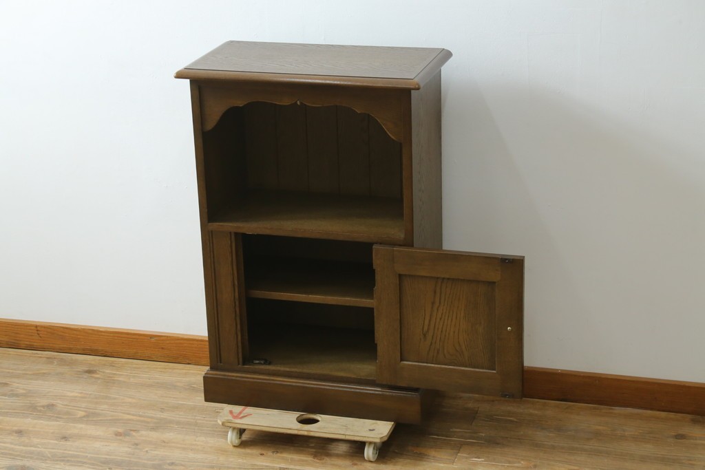中古　神戸洋家具　オーク材　彫刻入り　落ち着いた色味が魅力的な電話台　(R-076663)