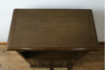 中古　神戸洋家具　オーク材　彫刻入り　落ち着いた色味が魅力的な電話台　(R-076663)