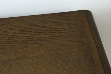 中古　神戸洋家具　オーク材　彫刻入り　落ち着いた色味が魅力的な電話台　(R-076663)