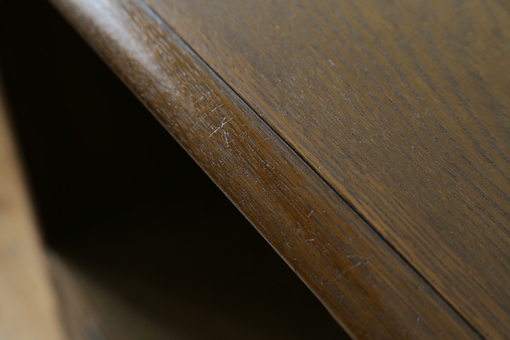中古　神戸洋家具　オーク材　彫刻入り　落ち着いた色味が魅力的な電話台　(R-076663)