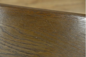 中古　神戸洋家具　オーク材　彫刻入り　落ち着いた色味が魅力的な電話台　(R-076663)