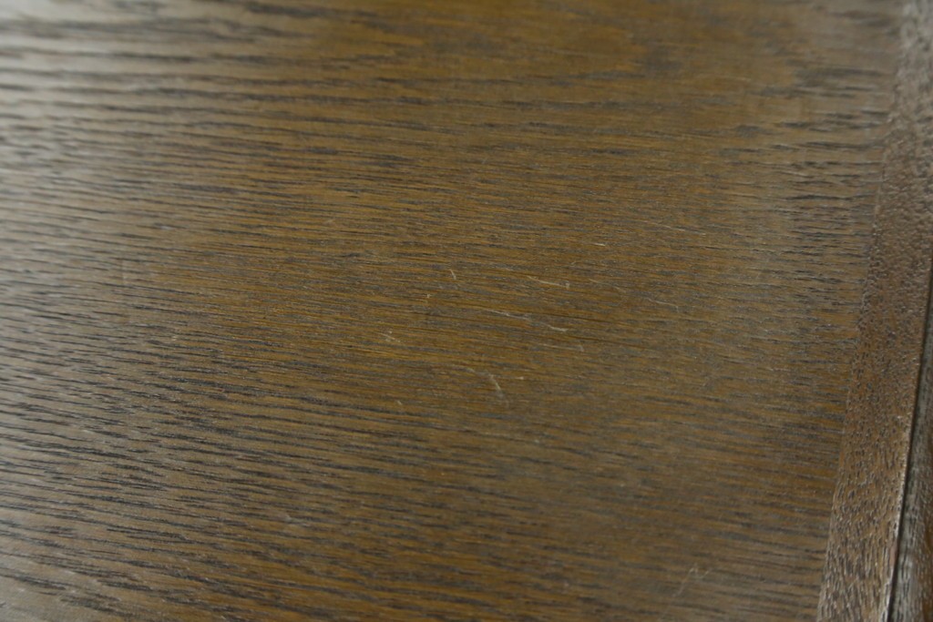 中古　神戸洋家具　オーク材　彫刻入り　落ち着いた色味が魅力的な電話台　(R-076663)