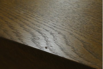 中古　神戸洋家具　オーク材　彫刻入り　落ち着いた色味が魅力的な電話台　(R-076663)