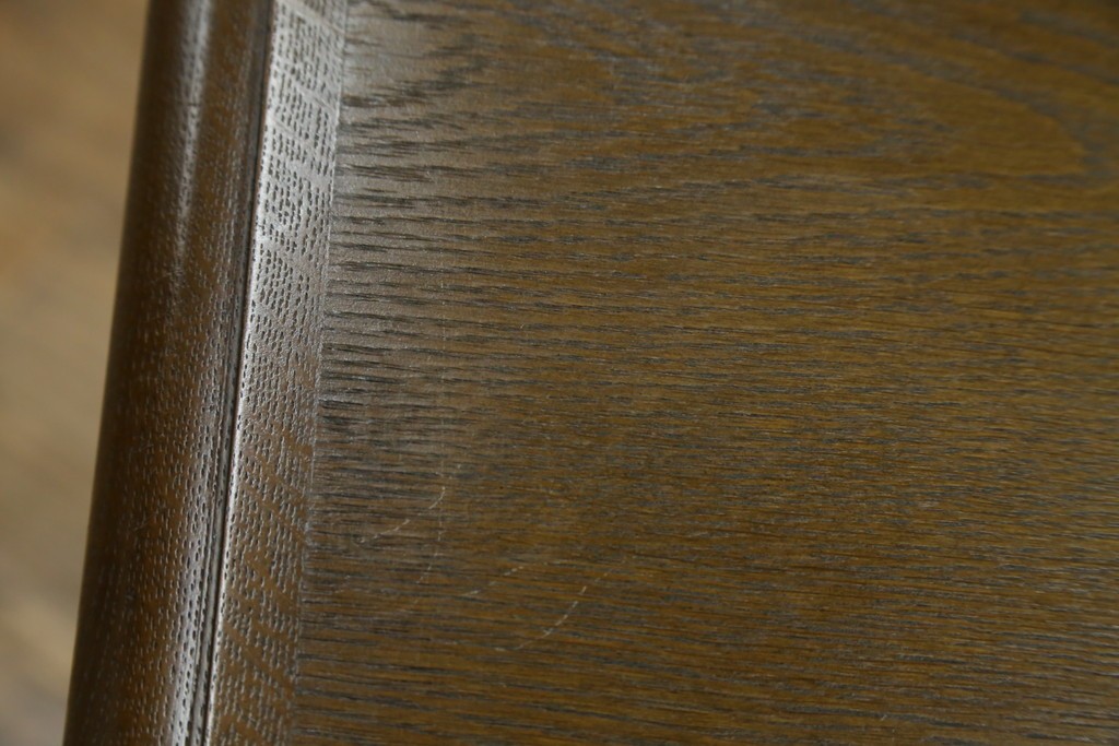 中古　神戸洋家具　オーク材　彫刻入り　落ち着いた色味が魅力的な電話台　(R-076663)