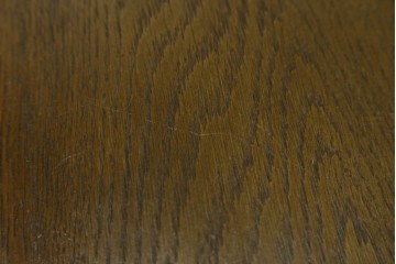 中古　神戸洋家具　オーク材　彫刻入り　落ち着いた色味が魅力的な電話台　(R-076663)
