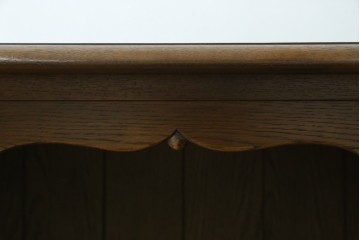 中古　神戸洋家具　オーク材　彫刻入り　落ち着いた色味が魅力的な電話台　(R-076663)