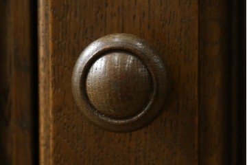 中古　神戸洋家具　オーク材　彫刻入り　落ち着いた色味が魅力的な電話台　(R-076663)