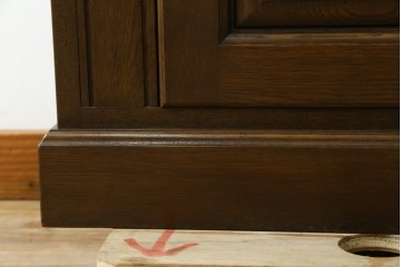 中古　神戸洋家具　オーク材　彫刻入り　落ち着いた色味が魅力的な電話台　(R-076663)