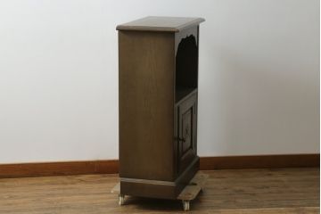 和製ビンテージ　神戸洋家具　オーク材　シックな佇まいが魅力的な彫刻入り電話台(サイドキャビネット、収納棚、戸棚、花台、飾り台、ヴィンテージ)(R-076663)