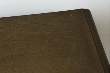 和製ビンテージ　神戸洋家具　オーク材　シックな佇まいが魅力的な彫刻入り電話台(サイドキャビネット、収納棚、戸棚、花台、飾り台、ヴィンテージ)(R-076663)