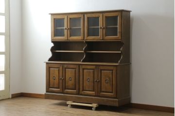 中古　美品　神戸洋家具　オーク材　シックな佇まいが魅力的なカップボード(キャビネット、食器棚、収納棚、戸棚)(R-076666)