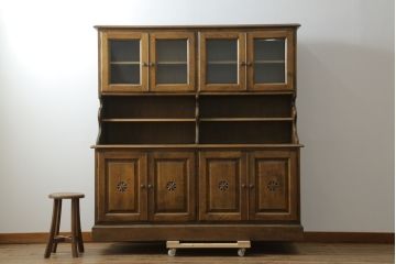 中古　美品　神戸洋家具　オーク材　シックな佇まいが魅力的なカップボード(キャビネット、食器棚、収納棚、戸棚)(R-076666)
