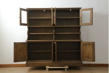 中古　美品　神戸洋家具　オーク材　シックな佇まいが魅力的なカップボード(キャビネット、食器棚、収納棚、戸棚)(R-076666)