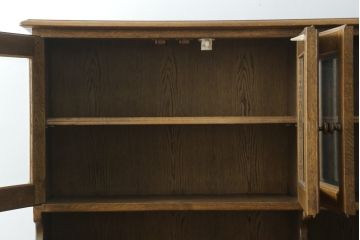 中古　美品　神戸洋家具　オーク材　シックな佇まいが魅力的なカップボード(キャビネット、食器棚、収納棚、戸棚)(R-076666)