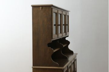 中古　美品　神戸洋家具　オーク材　シックな佇まいが魅力的なカップボード(キャビネット、食器棚、収納棚、戸棚)(R-076666)