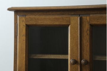 中古　美品　神戸洋家具　オーク材　シックな佇まいが魅力的なカップボード(キャビネット、食器棚、収納棚、戸棚)(R-076666)