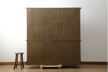 中古　美品　神戸洋家具　オーク材　シックな佇まいが魅力的なカップボード(キャビネット、食器棚、収納棚、戸棚)(R-076666)
