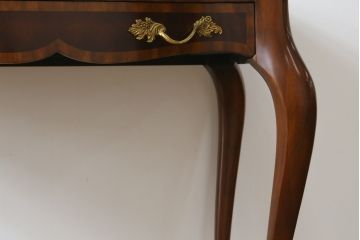 中古　イギリス　メートランドスミス(MAITLAND SMITH)　品のある佇まいが魅力的なスライド天板付きコンソールテーブル(デスク、花台、飾り台、電話台、英国)(R-076667)