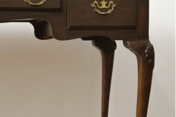 中古　美品　DREXEL HERITAGE(ドレクセルヘリテイジ)　クラシカルな雰囲気漂う猫脚デスク(机、ワークデスク、コンソールテーブル、在宅用、在宅ワーク用)(R-076668)