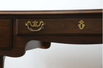 中古　美品　DREXEL HERITAGE(ドレクセルヘリテイジ)　クラシカルな雰囲気漂う猫脚デスク　(R-076668)