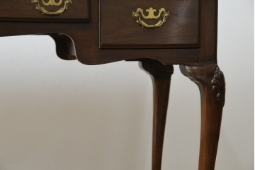 中古　美品　DREXEL HERITAGE(ドレクセルヘリテイジ)　クラシカルな雰囲気漂う猫脚デスク　(R-076668)