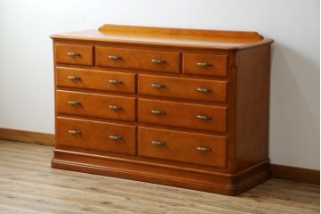中古　美品　横浜クラシック家具　ダニエル(Daniel)　Etranger(エトランジェ)　E-111　温かみのある色合いと品のある佇まいが魅力の横長チェスト(サイドボード、引き出し)(定価約80万円)(R-076674)