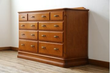 中古　美品　横浜クラシック家具　ダニエル(Daniel)　Etranger(エトランジェ)　E-111　温かみのある色合いと品のある佇まいが魅力の横長チェスト(サイドボード、引き出し)(定価約80万円)(R-076674)
