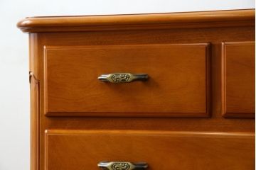 中古　美品　横浜クラシック家具　ダニエル(Daniel)　Etranger(エトランジェ)　E-111　温かみのある色合いと品のある佇まいが魅力の横長チェスト(サイドボード、引き出し)(定価約80万円)(R-076674)