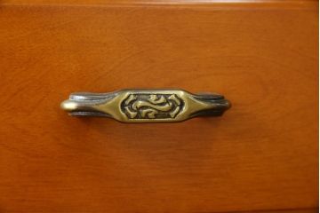中古　美品　横浜クラシック家具　ダニエル(Daniel)　Etranger(エトランジェ)　E-111　温かみのある色合いと品のある佇まいが魅力の横長チェスト(サイドボード、引き出し)(定価約80万円)(R-076674)