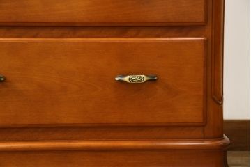 中古　美品　横浜クラシック家具　ダニエル(Daniel)　Etranger(エトランジェ)　E-111　温かみのある色合いと品のある佇まいが魅力の横長チェスト(サイドボード、引き出し)(定価約80万円)(R-076674)
