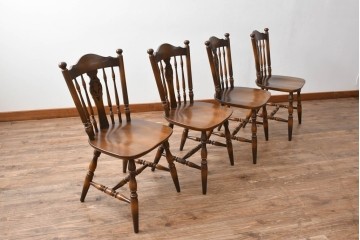 和製ヴィンテージ　飛騨産業　キツツキマーク　カントリースタイルの空間作りにおすすめのダイニングチェア4脚セット　(R-076689)