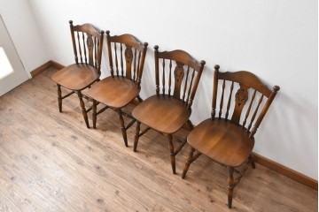 和製ヴィンテージ　飛騨産業　キツツキマーク　カントリースタイルの空間作りにおすすめのダイニングチェア4脚セット　(R-076689)