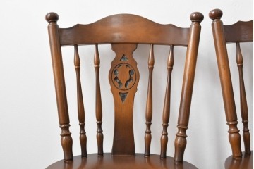 和製ヴィンテージ　飛騨産業　キツツキマーク　カントリースタイルの空間作りにおすすめのダイニングチェア4脚セット　(R-076689)