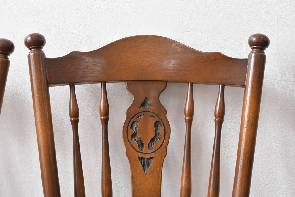 和製ヴィンテージ　飛騨産業　キツツキマーク　カントリースタイルの空間作りにおすすめのダイニングチェア4脚セット　(R-076689)