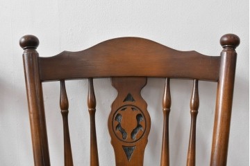 和製ヴィンテージ　飛騨産業　キツツキマーク　カントリースタイルの空間作りにおすすめのダイニングチェア4脚セット　(R-076689)