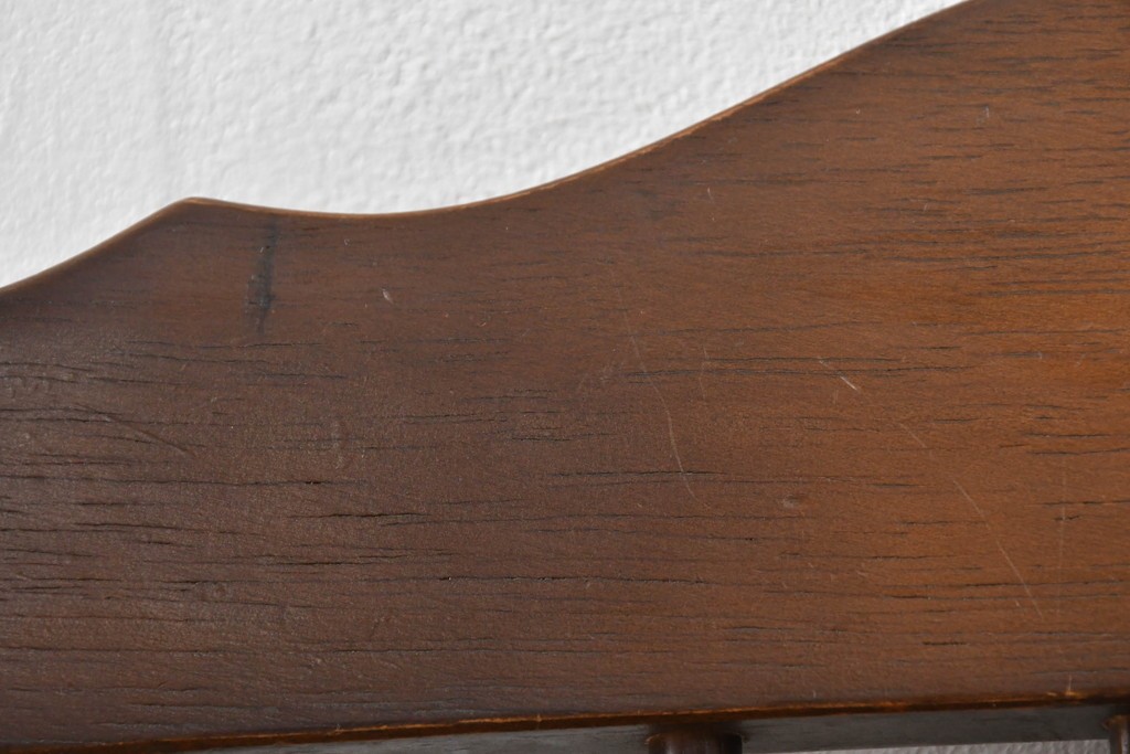 和製ヴィンテージ　飛騨産業　キツツキマーク　カントリースタイルの空間作りにおすすめのダイニングチェア4脚セット　(R-076689)