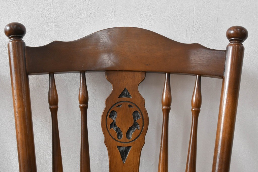 和製ヴィンテージ　飛騨産業　キツツキマーク　カントリースタイルの空間作りにおすすめのダイニングチェア4脚セット　(R-076689)