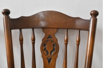 和製ヴィンテージ　飛騨産業　キツツキマーク　カントリースタイルの空間作りにおすすめのダイニングチェア4脚セット　(R-076689)