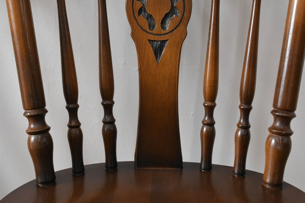 和製ヴィンテージ　飛騨産業　キツツキマーク　カントリースタイルの空間作りにおすすめのダイニングチェア4脚セット　(R-076689)