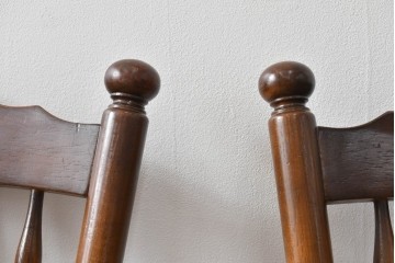 和製ヴィンテージ　飛騨産業　キツツキマーク　カントリースタイルの空間作りにおすすめのダイニングチェア4脚セット　(R-076689)