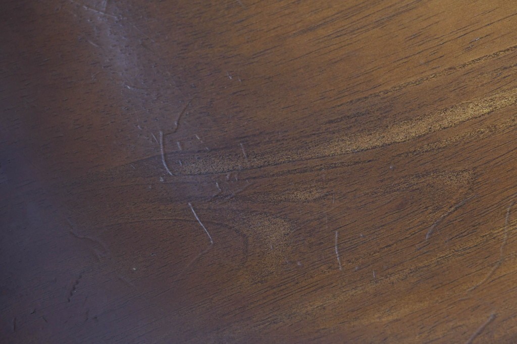 和製ヴィンテージ　飛騨産業　キツツキマーク　カントリースタイルの空間作りにおすすめのダイニングチェア4脚セット　(R-076689)